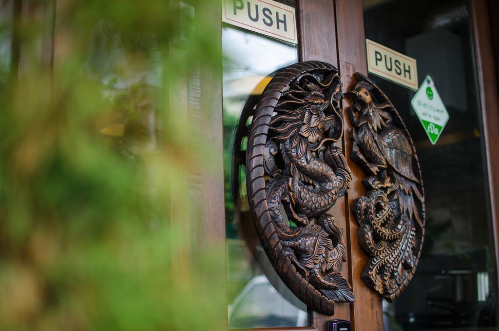 Bed And Butler Hostel Bangkok Exterior photo