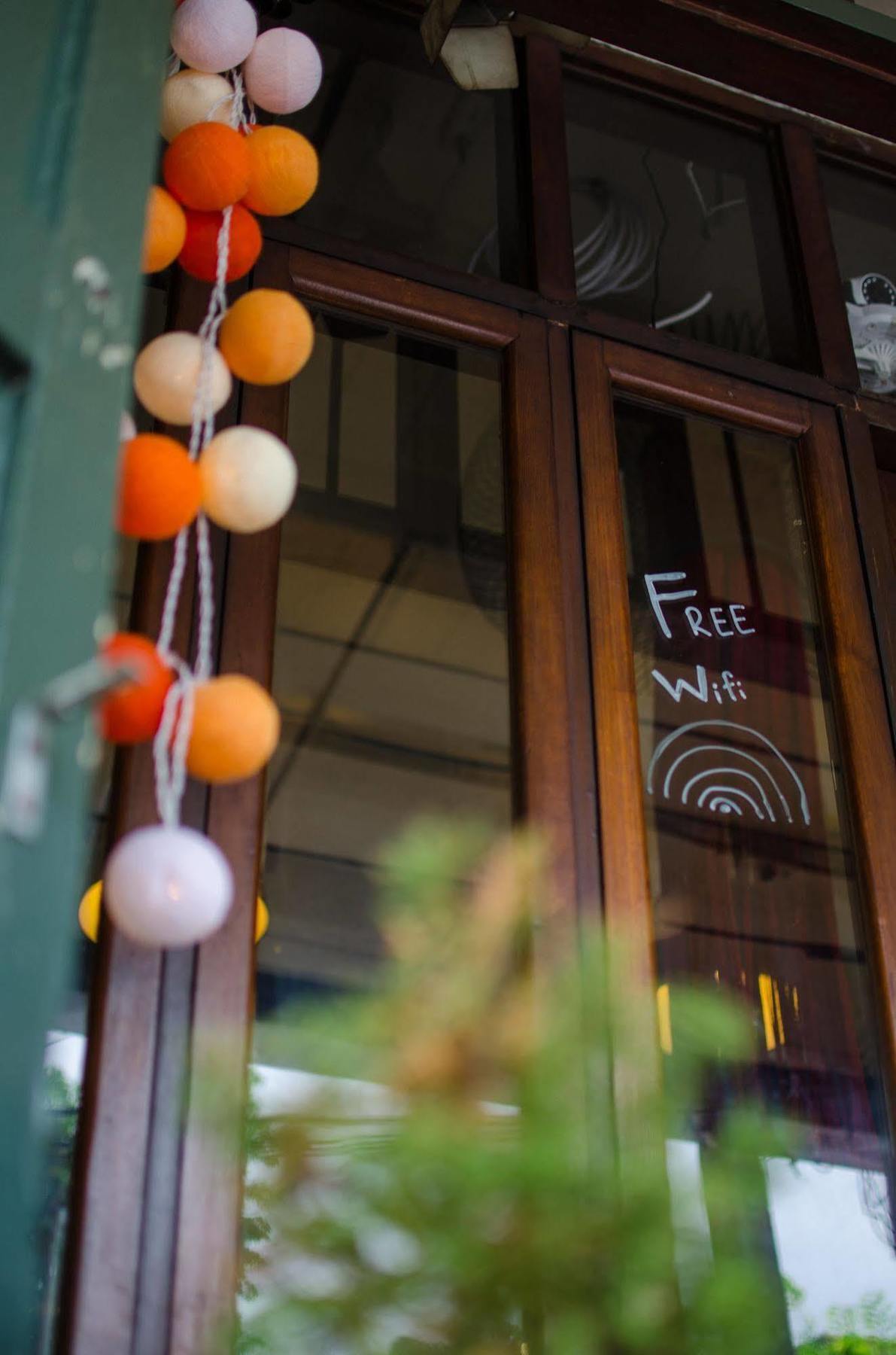 Bed And Butler Hostel Bangkok Exterior photo