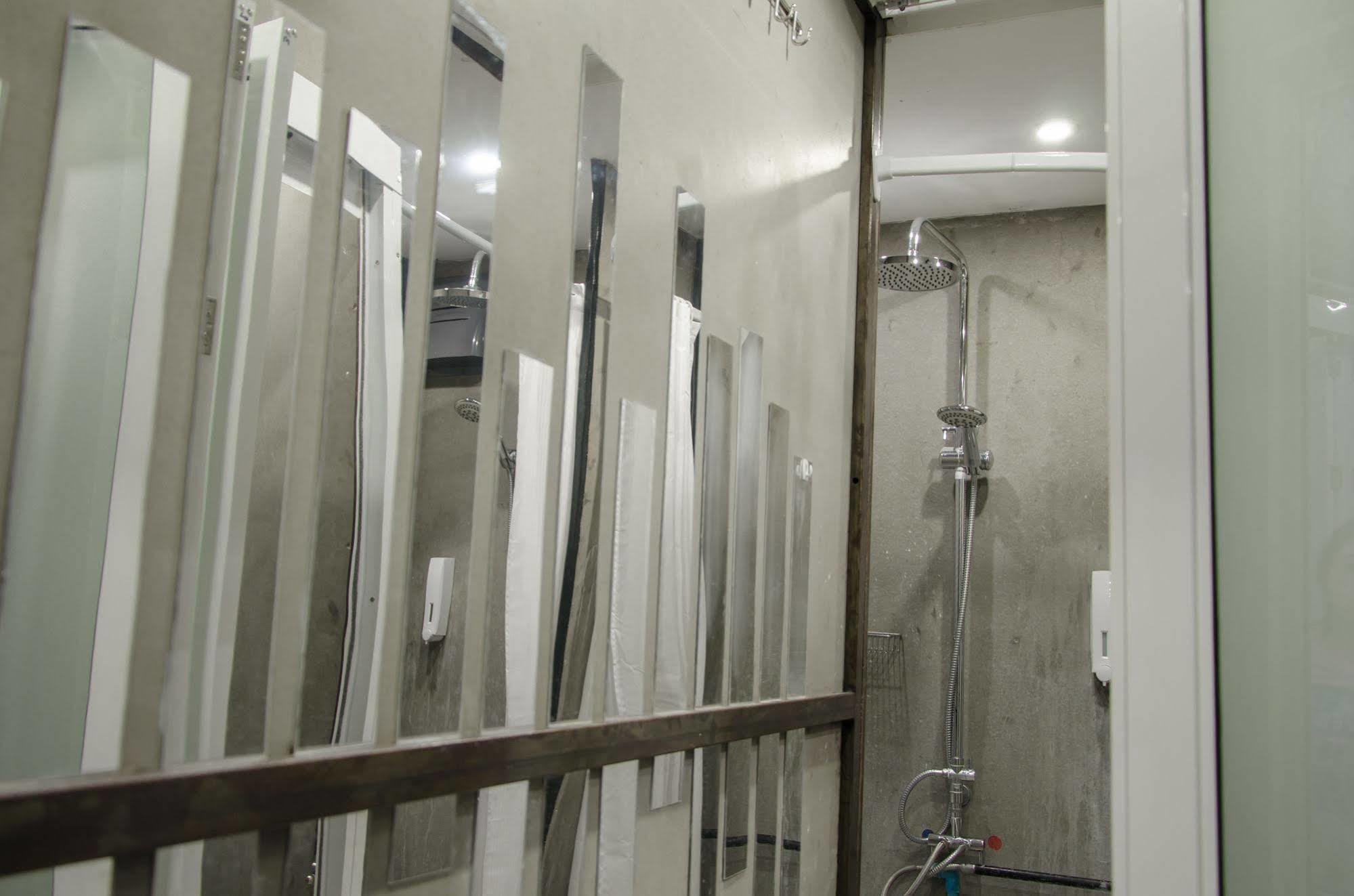 Bed And Butler Hostel Bangkok Exterior photo