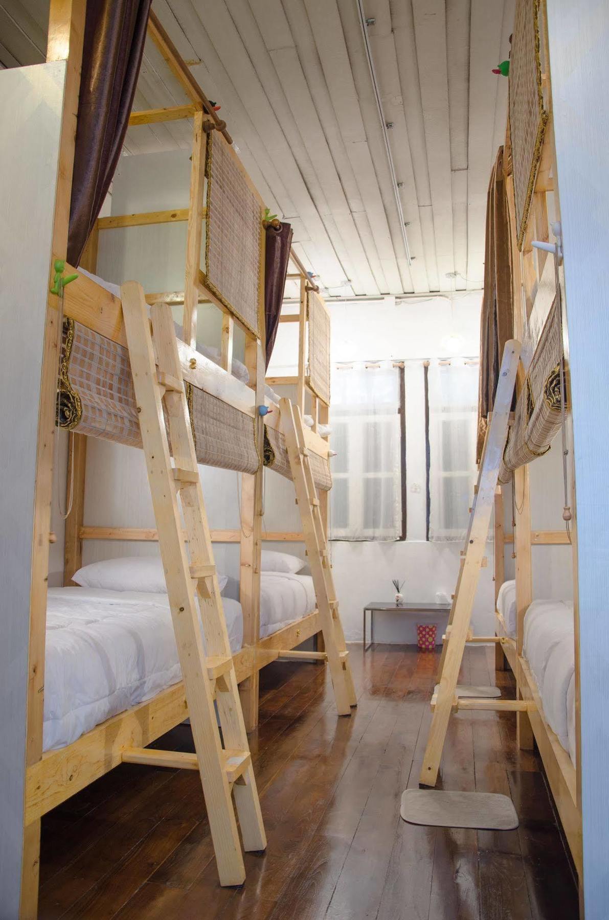 Bed And Butler Hostel Bangkok Exterior photo
